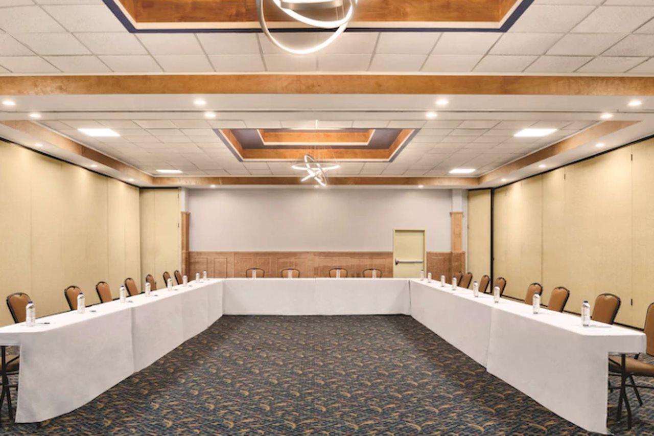 Hotel Wyndham Garden Conference Center Champaign - Urbana Zewnętrze zdjęcie