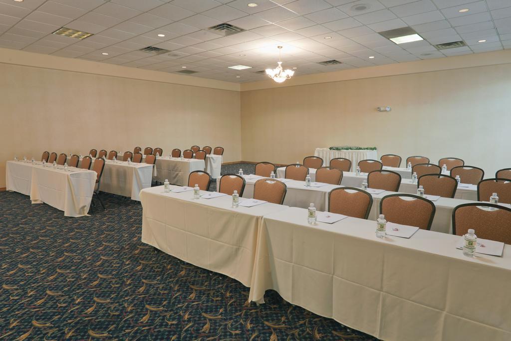 Hotel Wyndham Garden Conference Center Champaign - Urbana Zewnętrze zdjęcie
