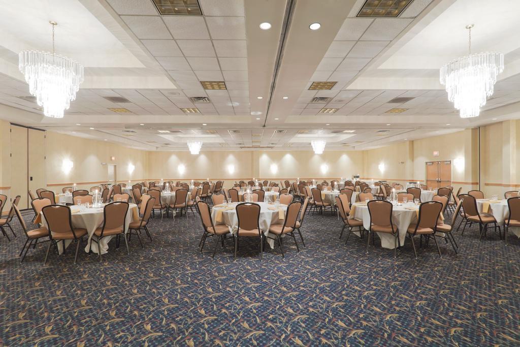 Hotel Wyndham Garden Conference Center Champaign - Urbana Zewnętrze zdjęcie