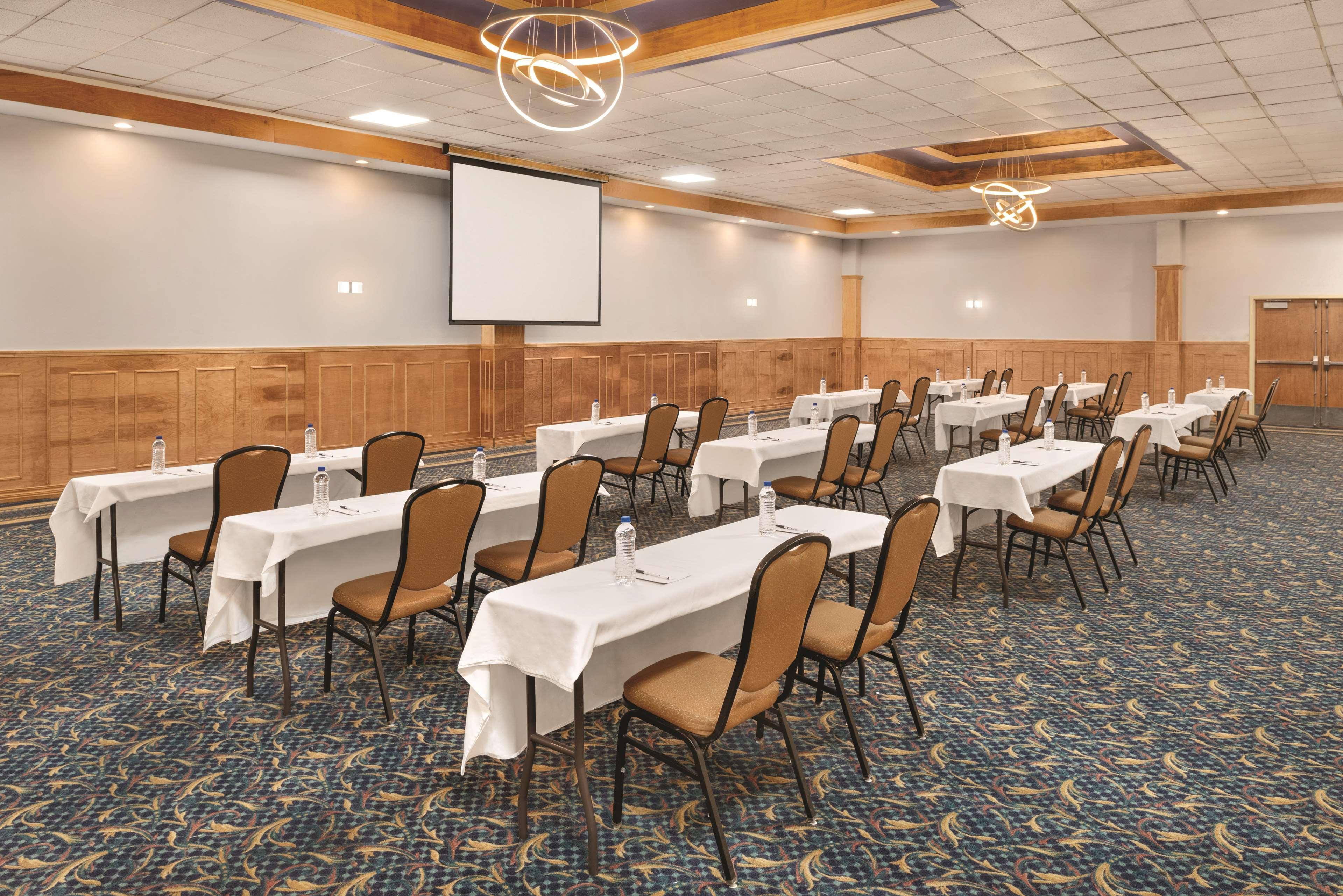 Hotel Wyndham Garden Conference Center Champaign - Urbana Zewnętrze zdjęcie