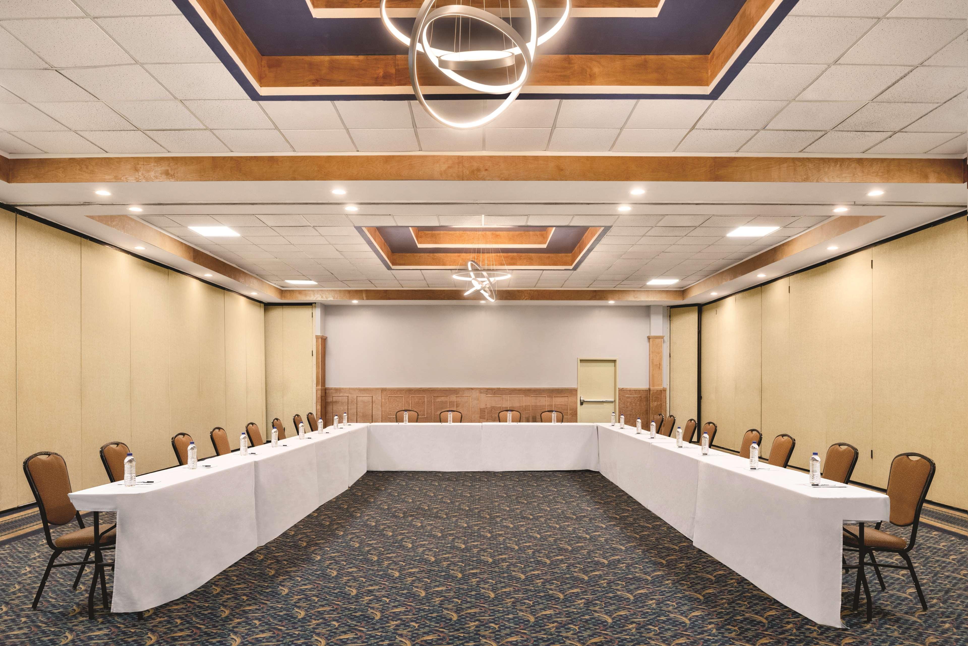 Hotel Wyndham Garden Conference Center Champaign - Urbana Zewnętrze zdjęcie