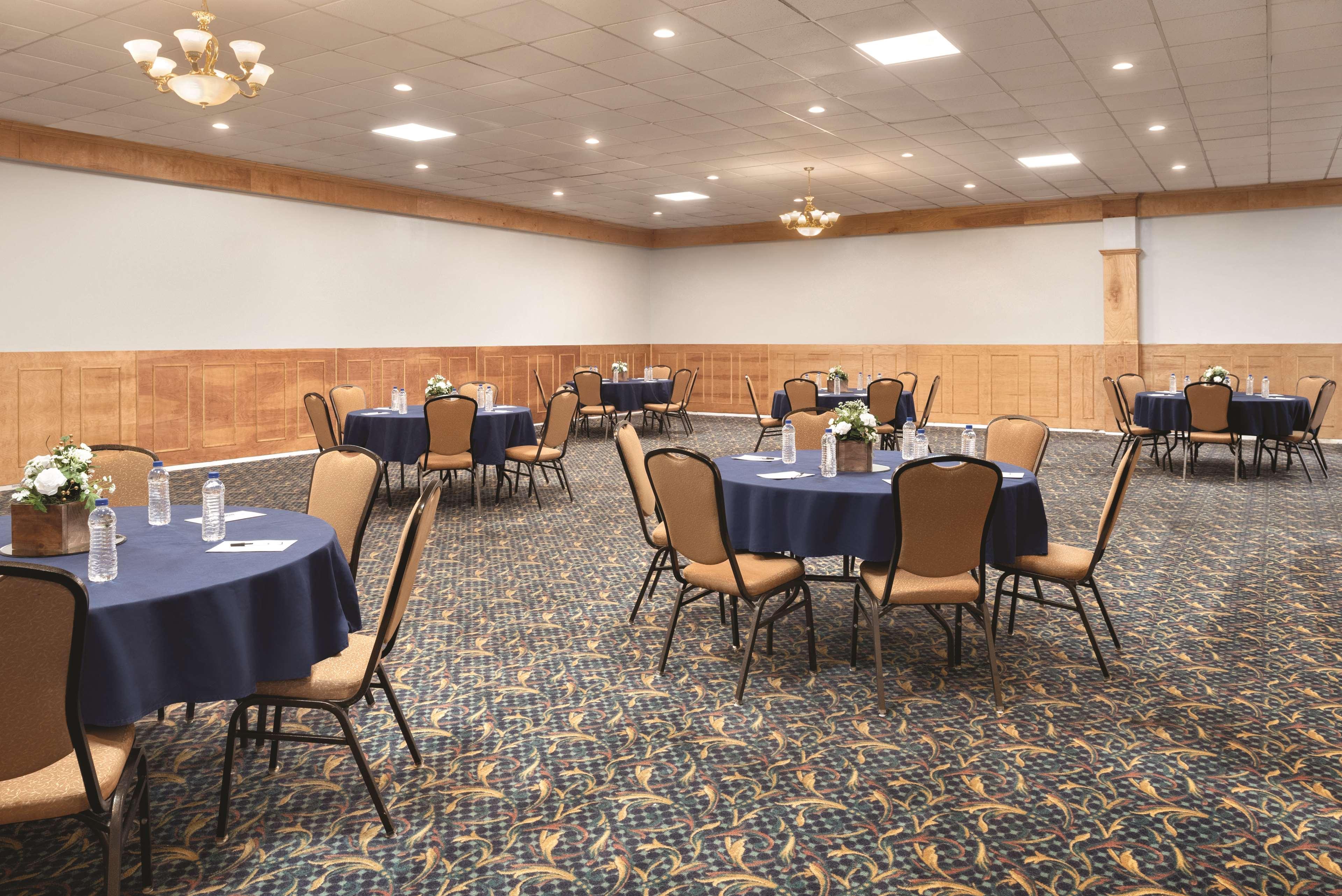 Hotel Wyndham Garden Conference Center Champaign - Urbana Zewnętrze zdjęcie