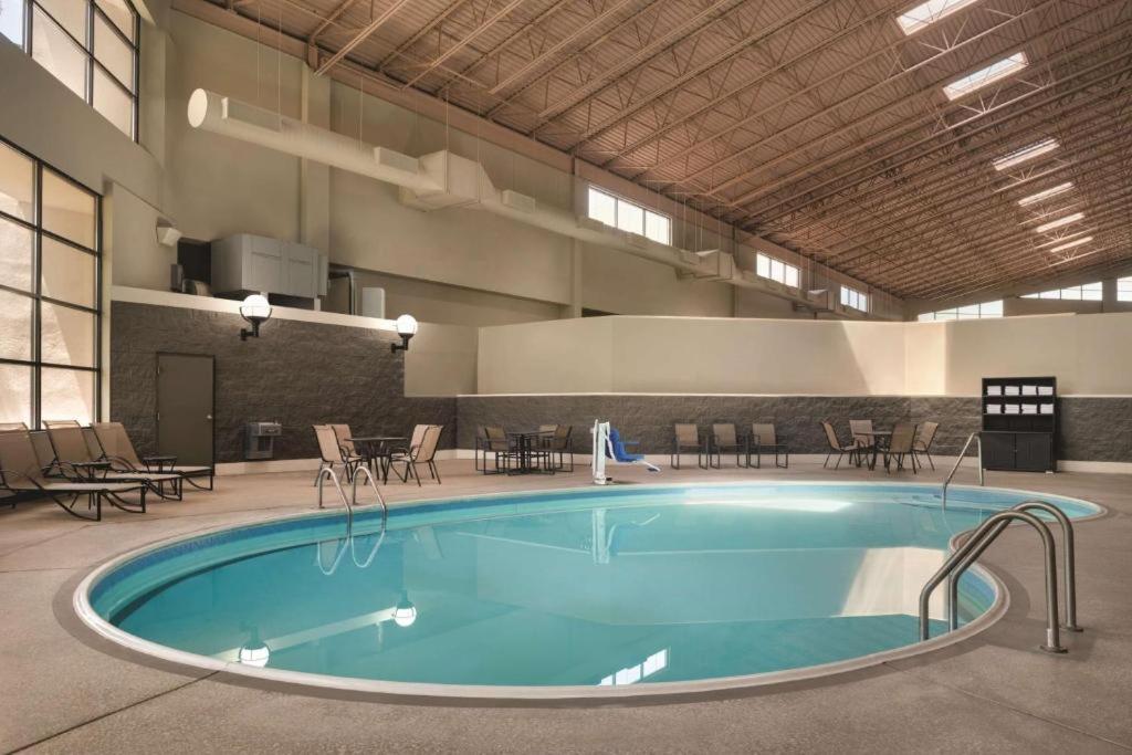 Hotel Wyndham Garden Conference Center Champaign - Urbana Zewnętrze zdjęcie