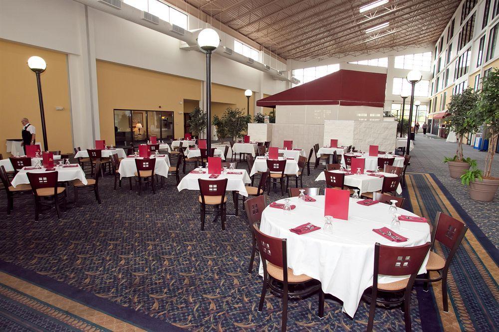 Hotel Wyndham Garden Conference Center Champaign - Urbana Zewnętrze zdjęcie