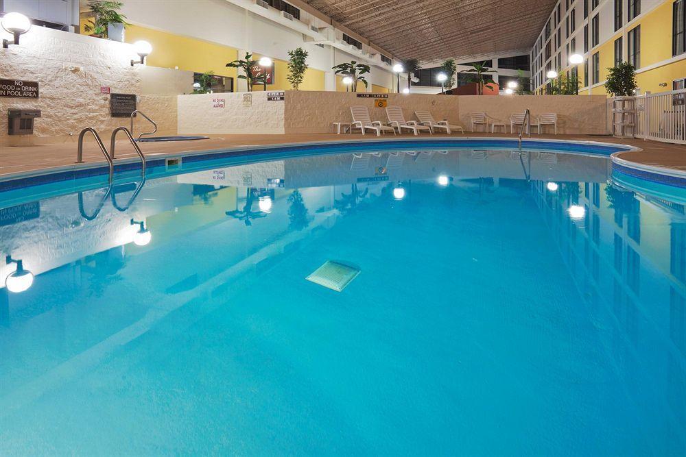 Hotel Wyndham Garden Conference Center Champaign - Urbana Zewnętrze zdjęcie